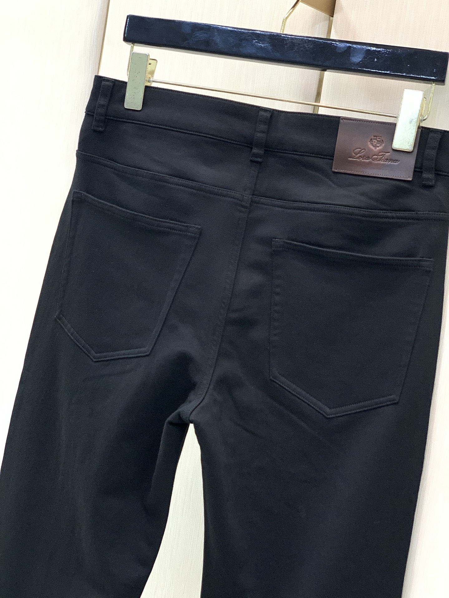 ，Loro Piana(Loro Piana )，2026早秋最新品，专柜同步有售，原单狠货，时尚休闲裤，采用进口原版面
