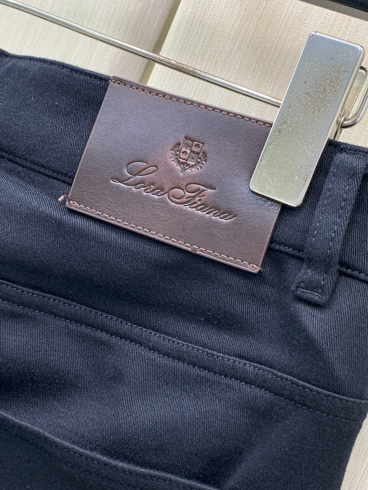 ，Loro Piana(Loro Piana )，2026早秋最新品，专柜同步有售，原单狠货，时尚休闲裤，采用进口原版面