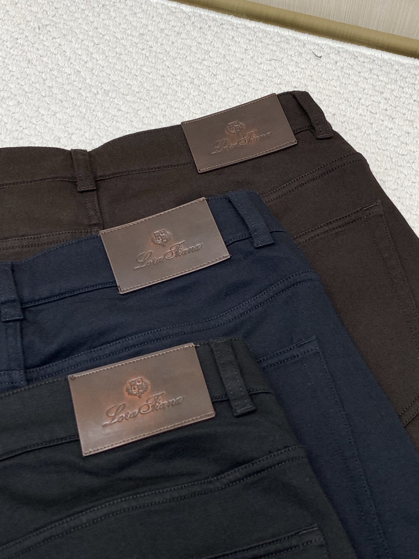 ，Loro Piana(Loro Piana )，2026早秋最新品，专柜同步有售，原单狠货，时尚休闲裤，采用进口原版面