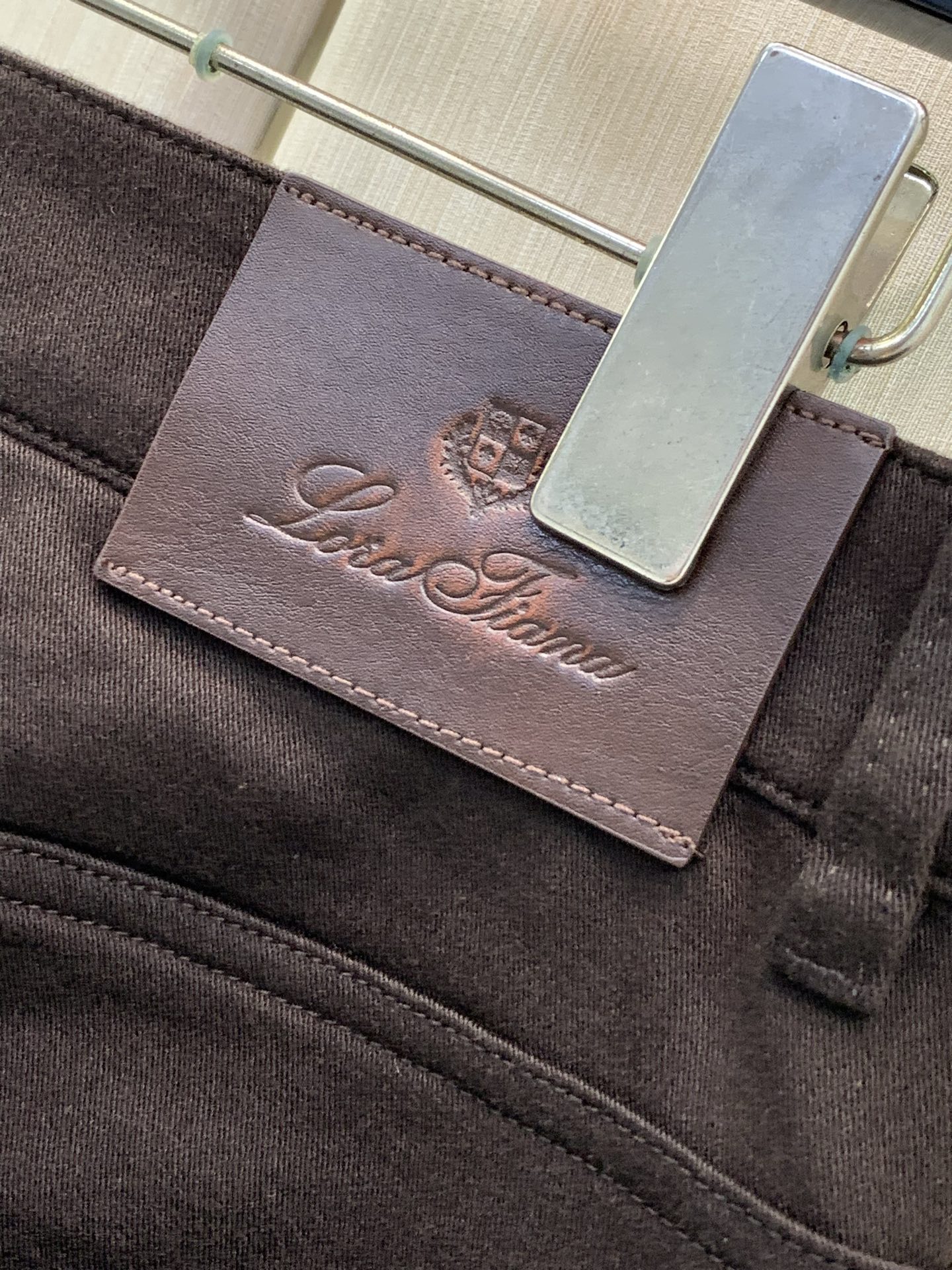 ，Loro Piana(Loro Piana )，2026早秋最新品，专柜同步有售，原单狠货，时尚休闲裤，采用进口原版面