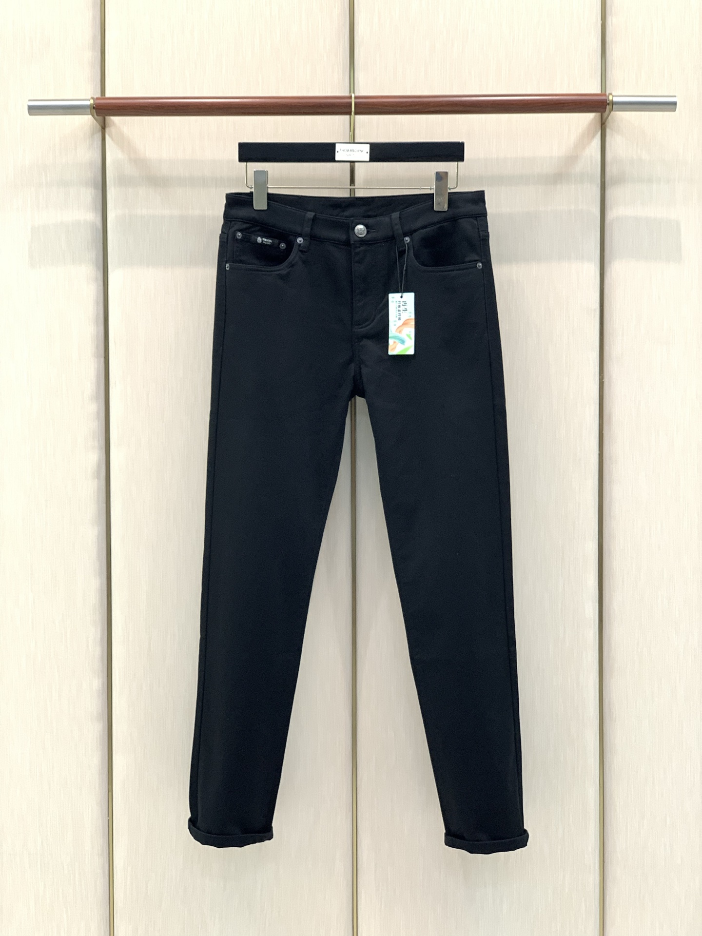 ，PRADA 普拉达，2026早秋最新品，专柜同步有售，原单狠货，时尚休闲裤，进口原五金版水洗弹力面料，舒适有弹性，顶级