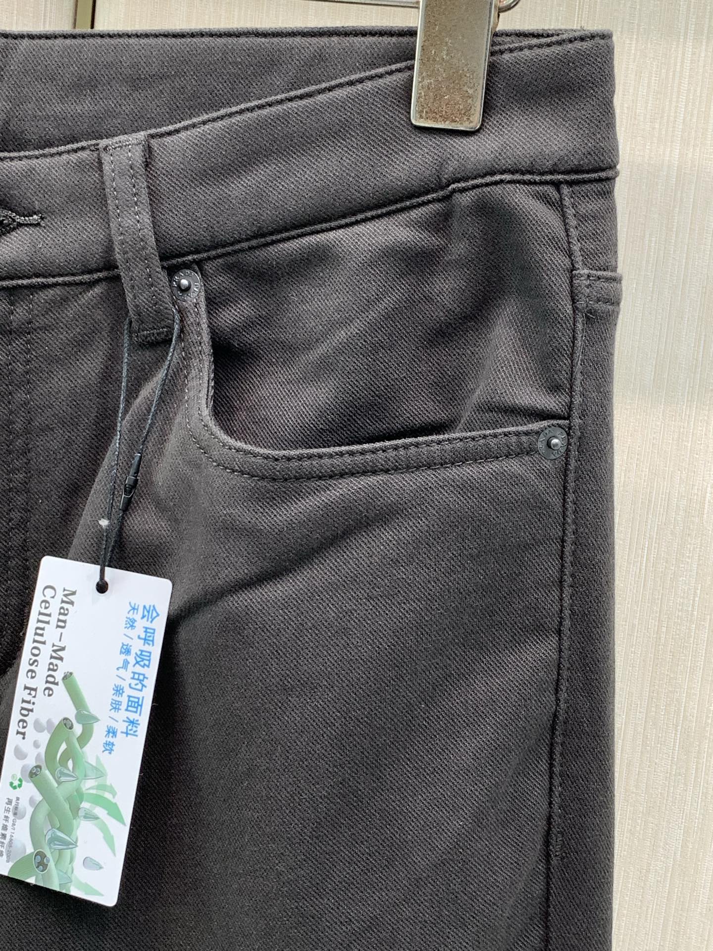 ，PRADA 普拉达，2026早秋最新品，专柜同步有售，原单狠货，时尚休闲裤，进口原五金版水洗弹力面料，舒适有弹性，顶级