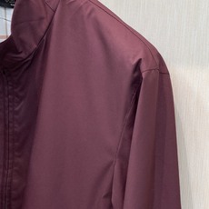 ,Loro Piana立领深红色拉链夹克 面料成份:面料:100%聚酯纤维 格子里布:50.2%聚酯纤维49.8%棉 袖 ,Loro Piana立领深红色拉链夹克 面料成份:面料:100%聚酯纤维 格子里布:50.2%聚酯纤维49.8%棉 袖