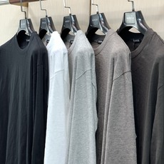 ,Zegna圆领浅灰色长袖 面料成份: 纯正100%精梳棉, 采用独特竹节纱工艺,表面自带自然不规则凹凸竹节肌理,摆脱普 ,Zegna圆领浅灰色长袖 面料成份: 纯正100%精梳棉, 采用独特竹节纱工艺,表面自带自然不规则凹凸竹节肌理,摆脱普