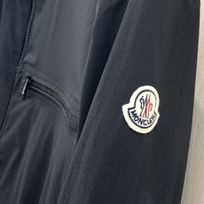 ,蒙口 2026春夏🆕Mon*ler Danby轻薄便捷休闲外套夹克 Danby简约格调系列,造型设计专为日常休闲增添时 ,蒙口 2026春夏🆕Mon*ler Danby轻薄便捷休闲外套夹克 Danby简约格调系列,造型设计专为日常休闲增添时