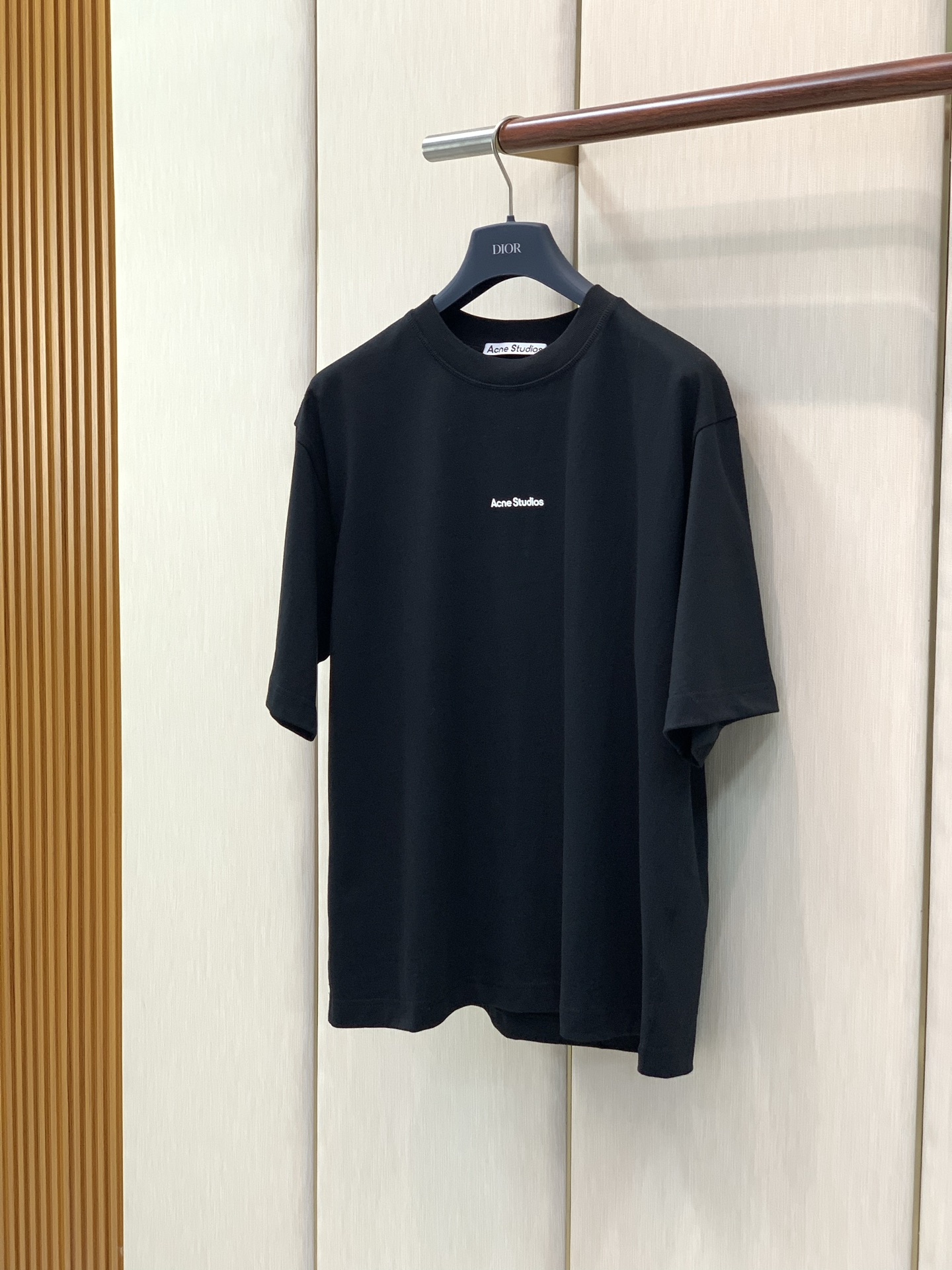 ，ACNE专柜经典黑色偏宽松短袖  材质 纯棉  尺码S-2XL S胸围106衣长72肩51袖长26 M胸围110衣长7