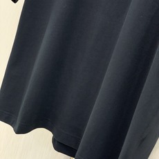 ,ACNE专柜经典黑色偏宽松短袖 材质 纯棉 尺码S-2XL S胸围106衣长72肩51袖长26 M胸围110衣长7 ,ACNE专柜经典黑色偏宽松短袖 材质 纯棉 尺码S-2XL S胸围106衣长72肩51袖长26 M胸围110衣长7