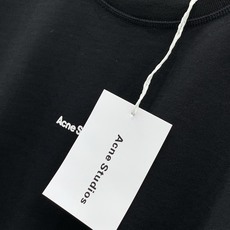 ,ACNE专柜经典黑色偏宽松短袖 材质 纯棉 尺码S-2XL S胸围106衣长72肩51袖长26 M胸围110衣长7 ,ACNE专柜经典黑色偏宽松短袖 材质 纯棉 尺码S-2XL S胸围106衣长72肩51袖长26 M胸围110衣长7
