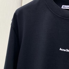 ,ACNE专柜经典黑色偏宽松短袖 材质 纯棉 尺码S-2XL S胸围106衣长72肩51袖长26 M胸围110衣长7 ,ACNE专柜经典黑色偏宽松短袖 材质 纯棉 尺码S-2XL S胸围106衣长72肩51袖长26 M胸围110衣长7