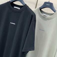 ,ACNE专柜经典黑色偏宽松短袖 材质 纯棉 尺码S-2XL S胸围106衣长72肩51袖长26 M胸围110衣长7 ,ACNE专柜经典黑色偏宽松短袖 材质 纯棉 尺码S-2XL S胸围106衣长72肩51袖长26 M胸围110衣长7