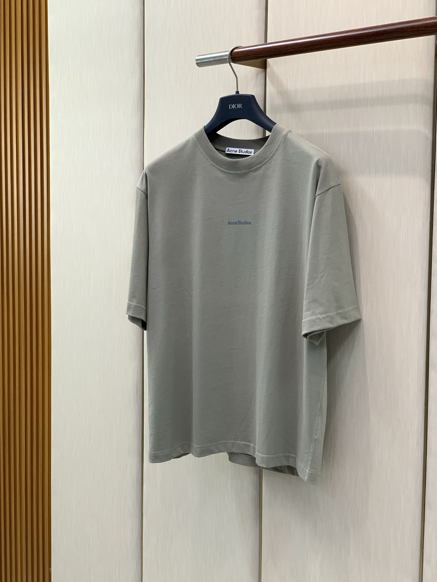 ，ACNE专柜经典黑色偏宽松短袖  材质 纯棉  尺码S-2XL S胸围106衣长72肩51袖长26 M胸围110衣长7
