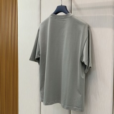 ,ACNE专柜经典黑色偏宽松短袖 材质 纯棉 尺码S-2XL S胸围106衣长72肩51袖长26 M胸围110衣长7 ,ACNE专柜经典黑色偏宽松短袖 材质 纯棉 尺码S-2XL S胸围106衣长72肩51袖长26 M胸围110衣长7