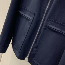 Dior 迪奥棉羊毛拉链夹克外套!_C540,售价:26060,专柜官网同步在售。 这款拉链夹克是二零二六男装系列新品, Dior 迪奥棉羊毛拉链夹克外套!_C540,售价:26060,专柜官网同步在售。 这款拉链夹克是二零二六男装系列新品,