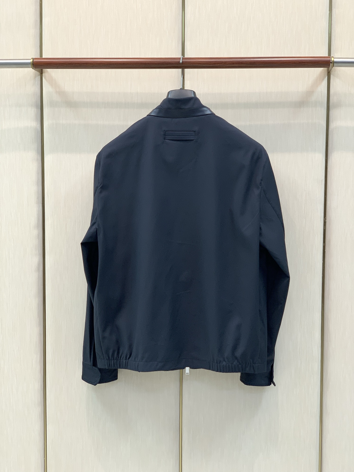 杰尼亚Zegna，当季新款海军蓝微纤维 Motorin 100cc束腰夹克。售价：24960 这款 Motorin 10