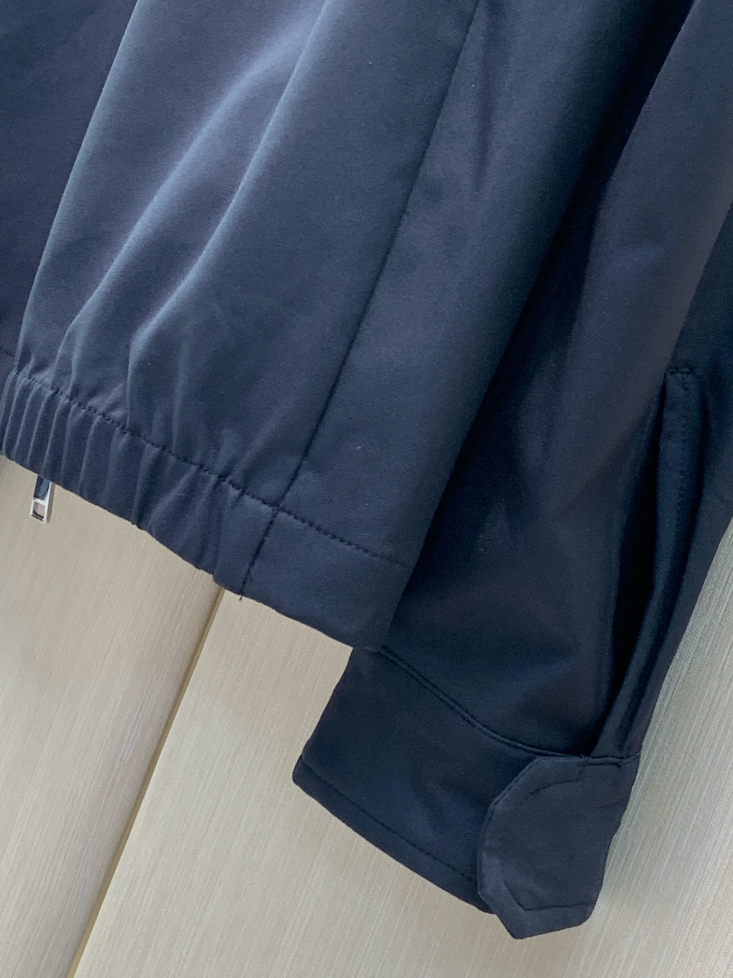 杰尼亚Zegna，当季新款海军蓝微纤维 Motorin 100cc束腰夹克。售价：24960 这款 Motorin 10