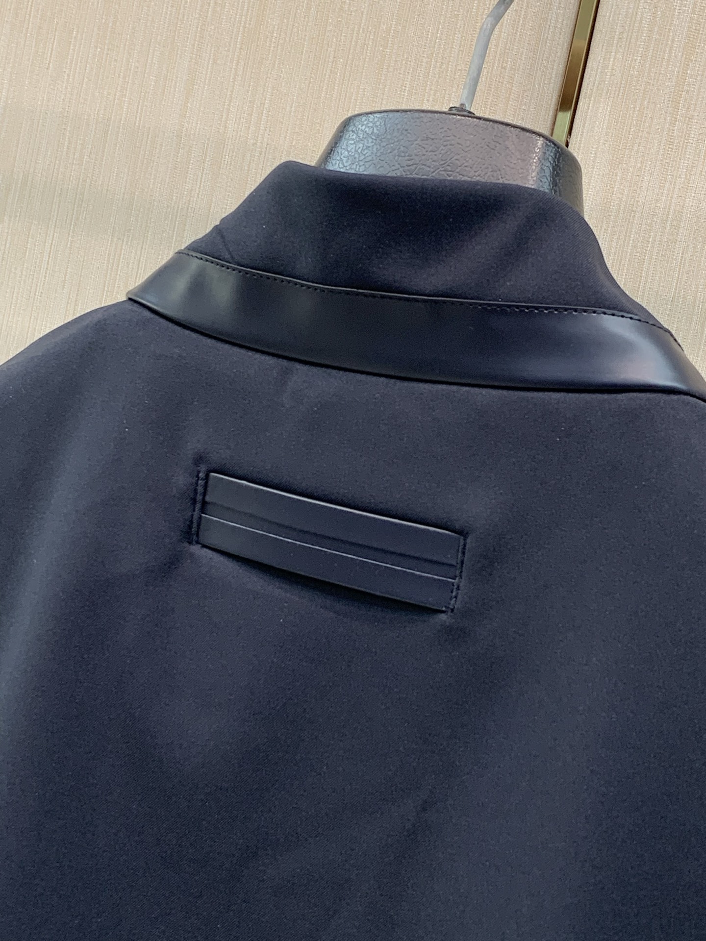 杰尼亚Zegna，当季新款海军蓝微纤维 Motorin 100cc束腰夹克。售价：24960 这款 Motorin 10