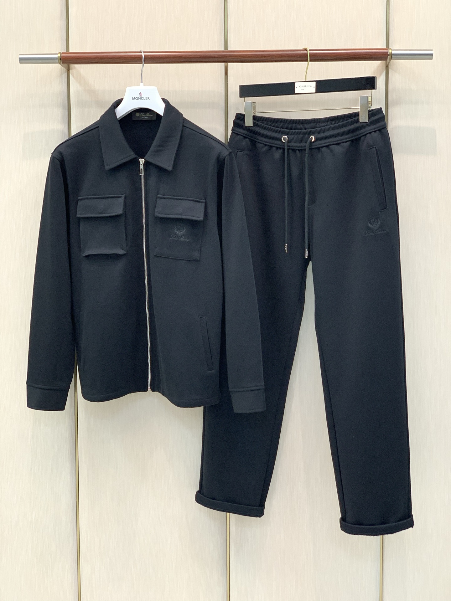 一套，Loro piana(Loro Piana )，2026秋季最新品，专柜同步有售，原单狠货，时尚休闲套装，采用进口