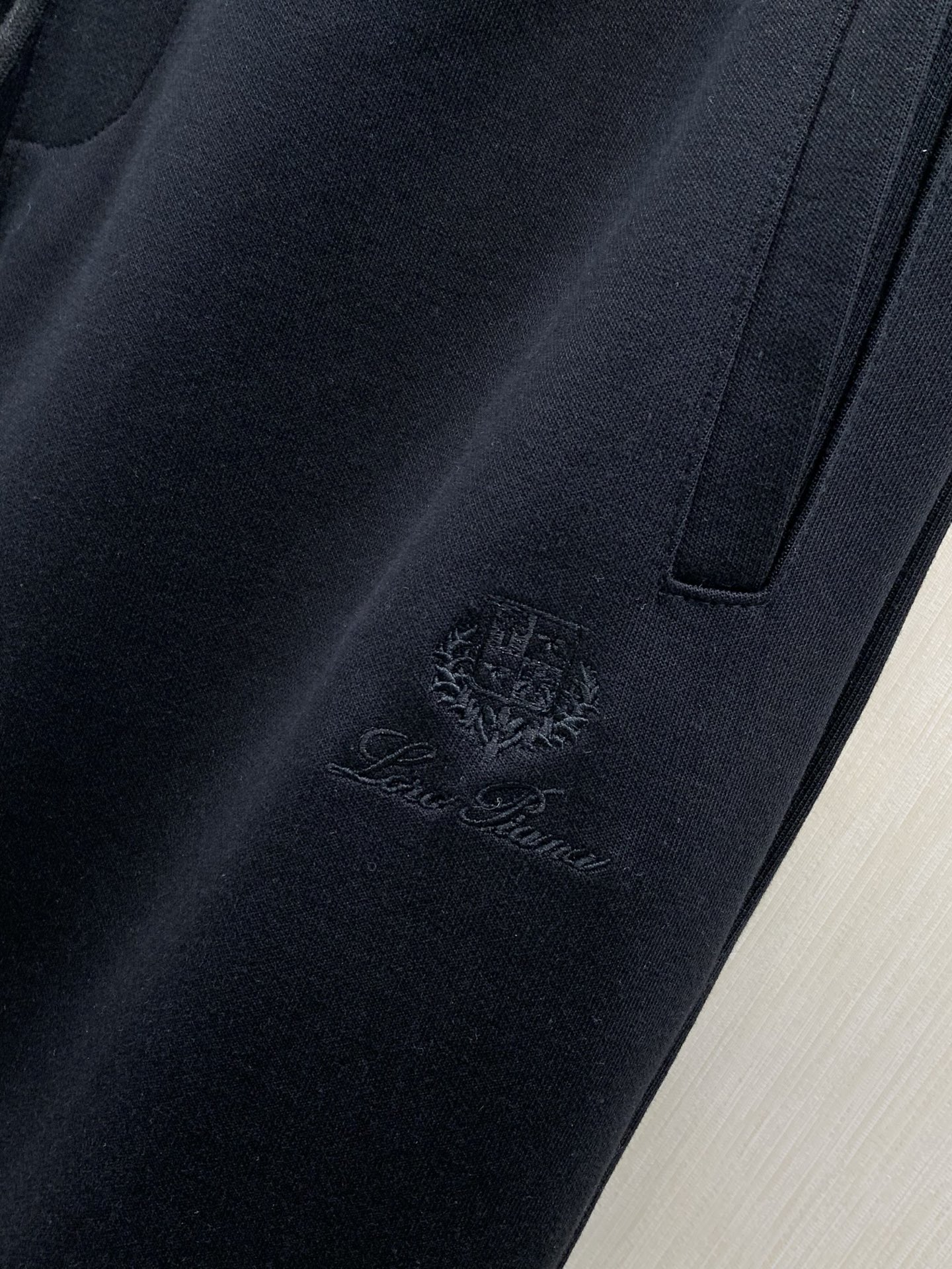 一套，Loro piana(Loro Piana )，2026秋季最新品，专柜同步有售，原单狠货，时尚休闲套装，采用进口