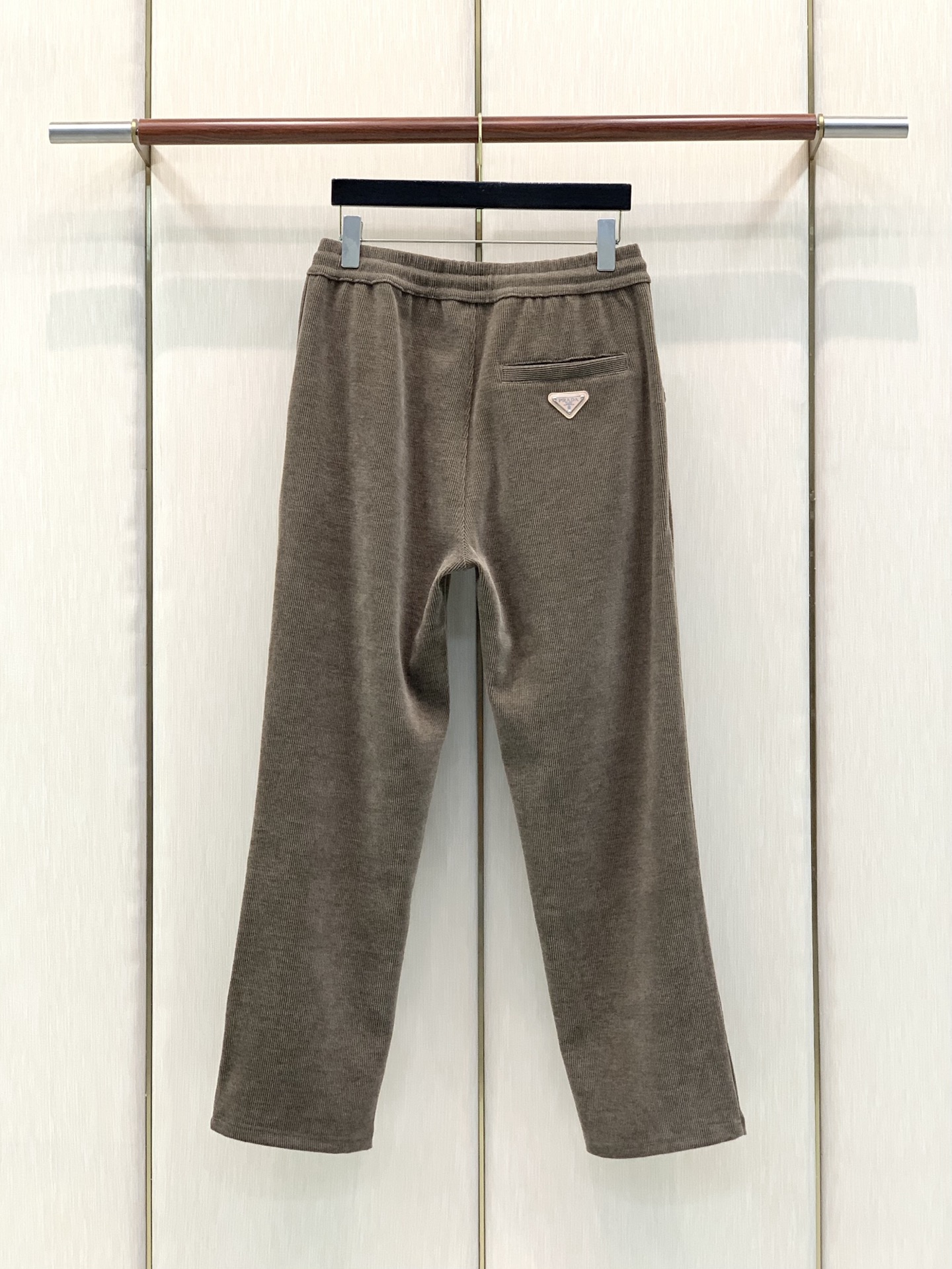 ，PRADA 普拉达，2026秋季最新品，专柜同步有售，时尚休闲套装，进口原版面料，做工极为复杂，唯一可以做代购级别的渠