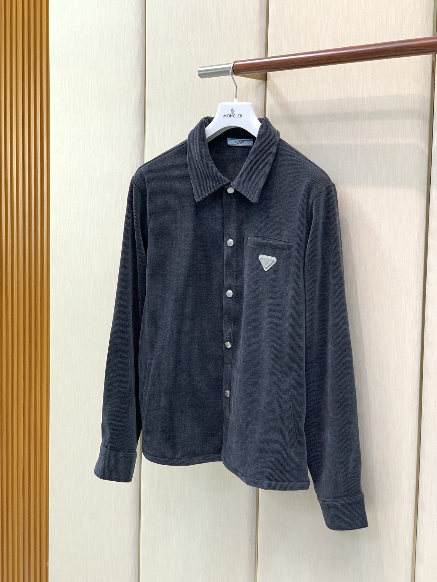 ,PRADA 普拉达,2026秋季最新品,专柜同步有售,时尚休闲套装,进口原版面料,做工极为复杂,唯一可以做代购级别的渠 ,PRADA 普拉达,2026秋季最新品,专柜同步有售,时尚休闲套装,进口原版面料,做工极为复杂,唯一可以做代购级别的渠