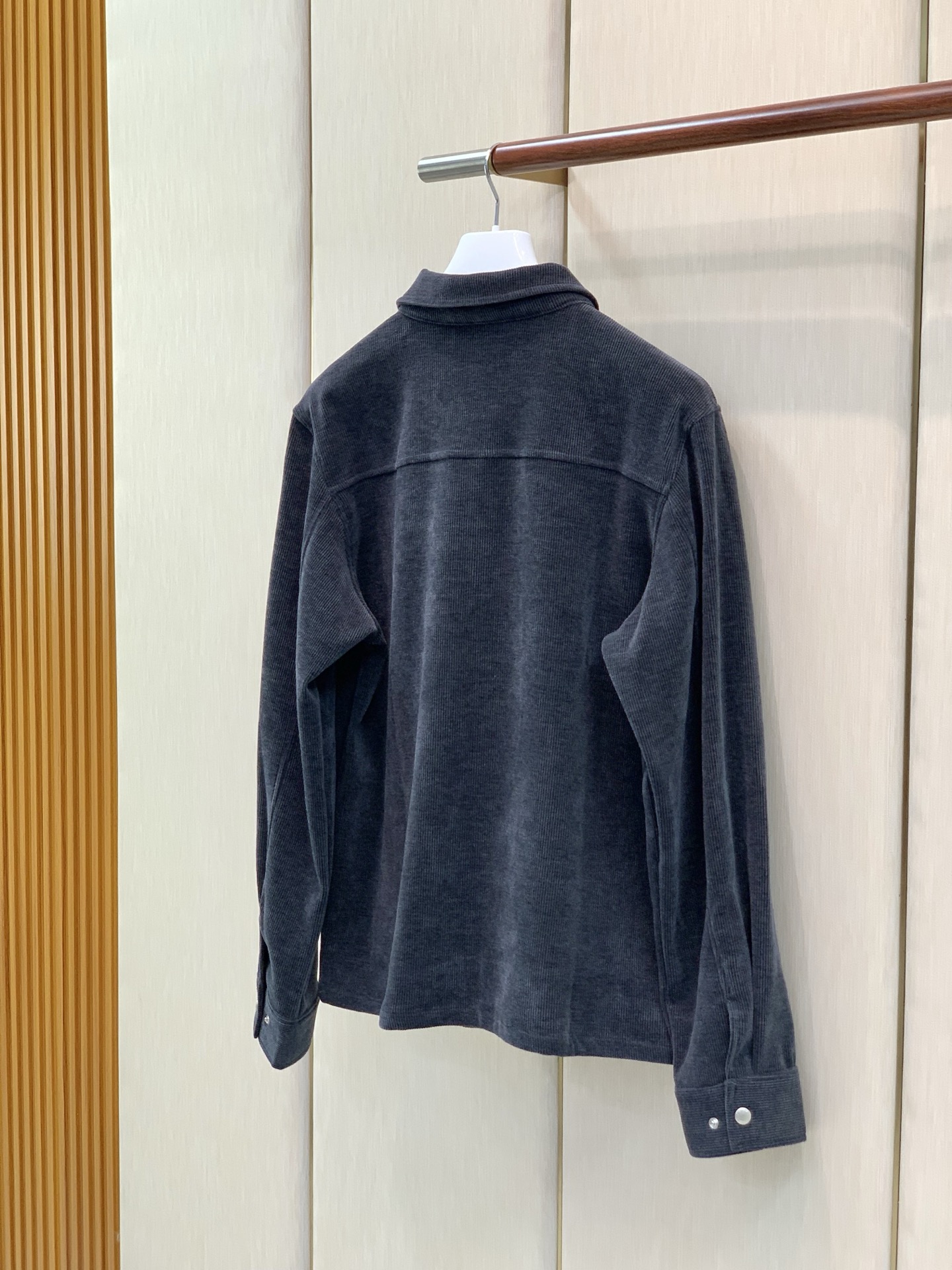 ，PRADA 普拉达，2026秋季最新品，专柜同步有售，时尚休闲套装，进口原版面料，做工极为复杂，唯一可以做代购级别的渠