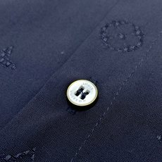 ,LouisVuitton 路易威登,2026早秋最新款,专柜同步有售,原单狠货,时尚休闲长袖衬衫,上身很有特点!吸睛而 ,LouisVuitton 路易威登,2026早秋最新款,专柜同步有售,原单狠货,时尚休闲长袖衬衫,上身很有特点!吸睛而