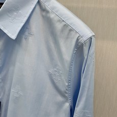 ,LouisVuitton 路易威登,2026早秋最新款,专柜同步有售,原单狠货,时尚休闲长袖衬衫,上身很有特点!吸睛而 ,LouisVuitton 路易威登,2026早秋最新款,专柜同步有售,原单狠货,时尚休闲长袖衬衫,上身很有特点!吸睛而