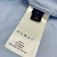 ,LouisVuitton 路易威登,2026早秋最新款,专柜同步有售,原单狠货,时尚休闲长袖衬衫,上身很有特点!吸睛而 ,LouisVuitton 路易威登,2026早秋最新款,专柜同步有售,原单狠货,时尚休闲长袖衬衫,上身很有特点!吸睛而