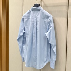 ,LouisVuitton 路易威登,2026早秋最新款,专柜同步有售,原单狠货,时尚休闲长袖衬衫,上身很有特点!吸睛而 ,LouisVuitton 路易威登,2026早秋最新款,专柜同步有售,原单狠货,时尚休闲长袖衬衫,上身很有特点!吸睛而
