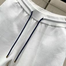 ,LouisVuitton 路易威登,2026夏季最新款,专柜同步有售,原单狠货,时尚休闲短裤,上身很有特点!吸睛而有亮 ,LouisVuitton 路易威登,2026夏季最新款,专柜同步有售,原单狠货,时尚休闲短裤,上身很有特点!吸睛而有亮