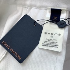 ,LouisVuitton 路易威登,2026夏季最新款,专柜同步有售,原单狠货,时尚休闲短裤,上身很有特点!吸睛而有亮 ,LouisVuitton 路易威登,2026夏季最新款,专柜同步有售,原单狠货,时尚休闲短裤,上身很有特点!吸睛而有亮