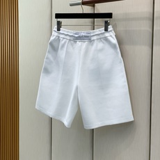 ,LouisVuitton 路易威登,2026夏季最新款,专柜同步有售,原单狠货,时尚休闲短裤,上身很有特点!吸睛而有亮 ,LouisVuitton 路易威登,2026夏季最新款,专柜同步有售,原单狠货,时尚休闲短裤,上身很有特点!吸睛而有亮