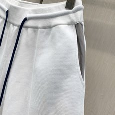 ,LouisVuitton 路易威登,2026夏季最新款,专柜同步有售,原单狠货,时尚休闲短裤,上身很有特点!吸睛而有亮 ,LouisVuitton 路易威登,2026夏季最新款,专柜同步有售,原单狠货,时尚休闲短裤,上身很有特点!吸睛而有亮