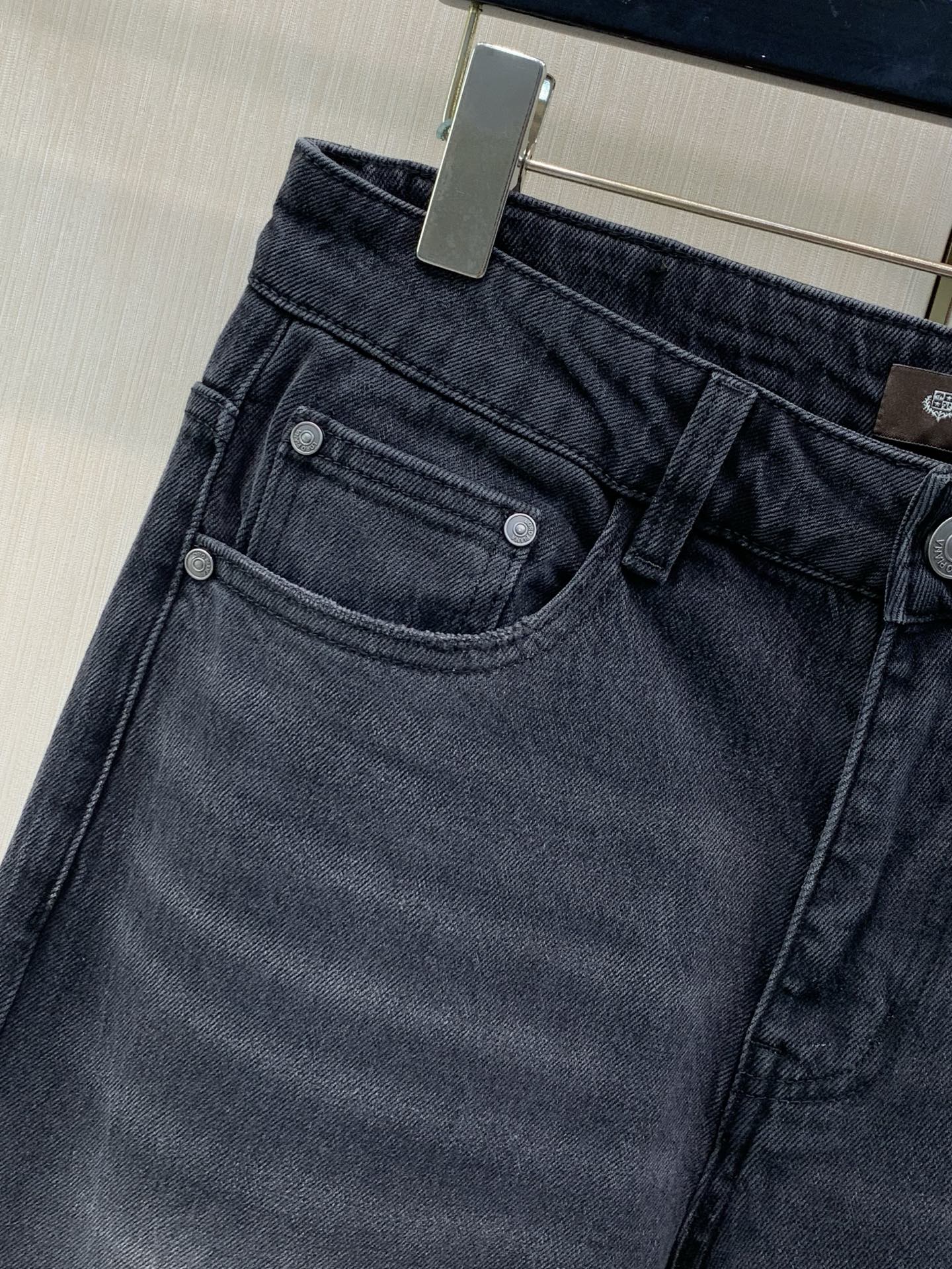 ，Loro piana(Loro Piana )，2026秋季最新品，专柜同步有售，原单狠货，时尚休闲牛仔裤，采用进口原