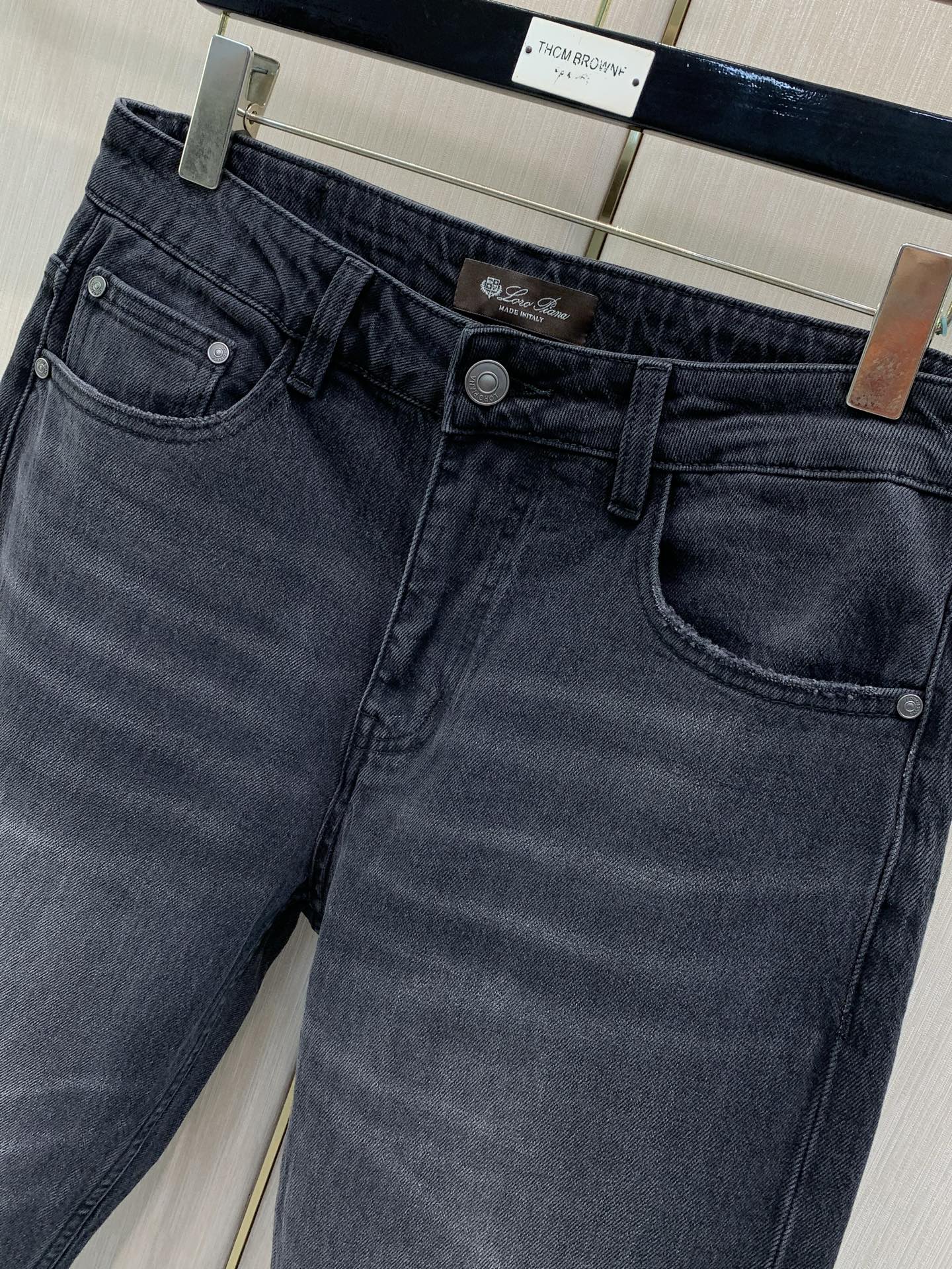 ，Loro piana(Loro Piana )，2026秋季最新品，专柜同步有售，原单狠货，时尚休闲牛仔裤，采用进口原