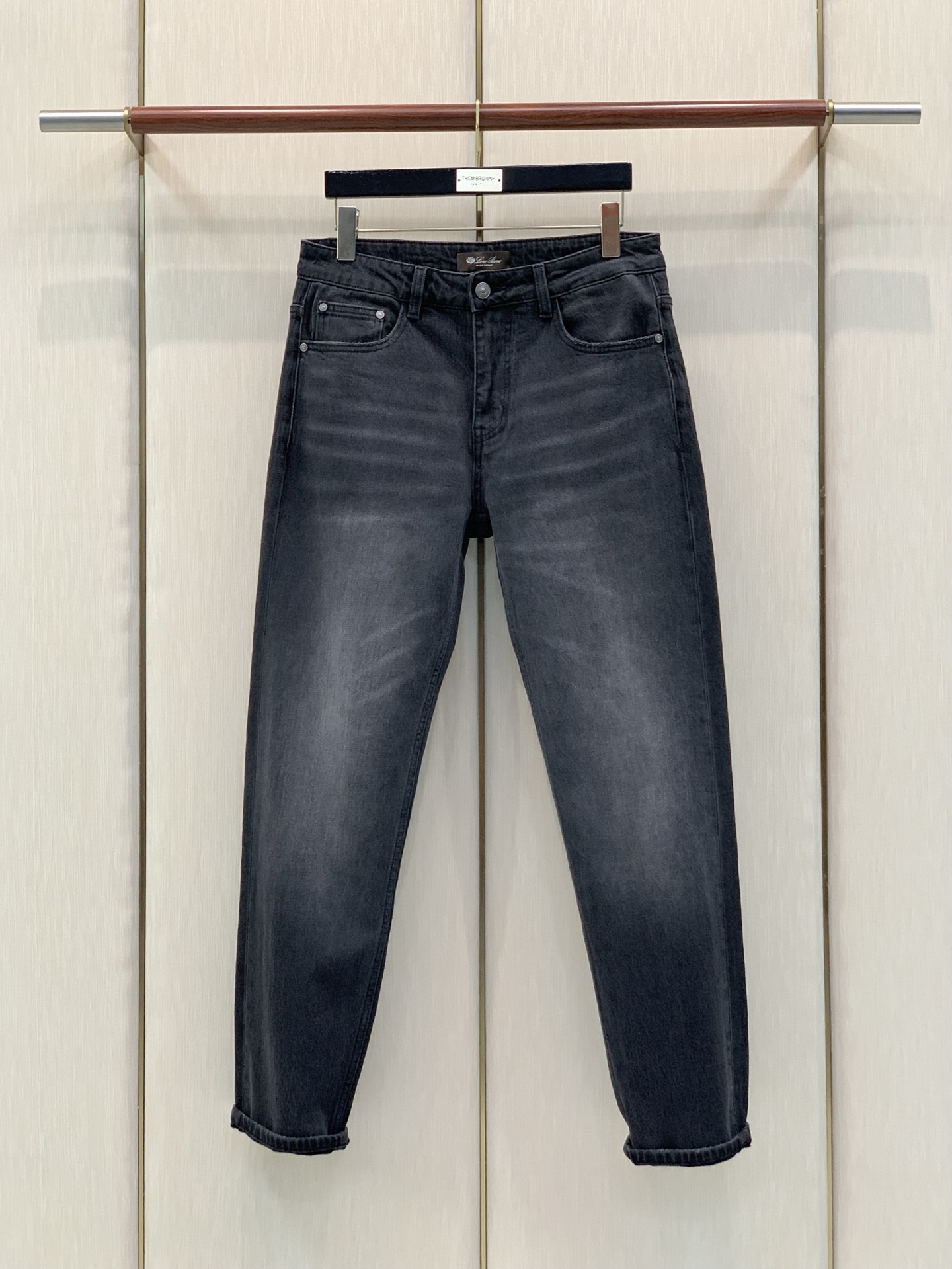 ，Loro piana(Loro Piana )，2026秋季最新品，专柜同步有售，原单狠货，时尚休闲牛仔裤，采用进口原