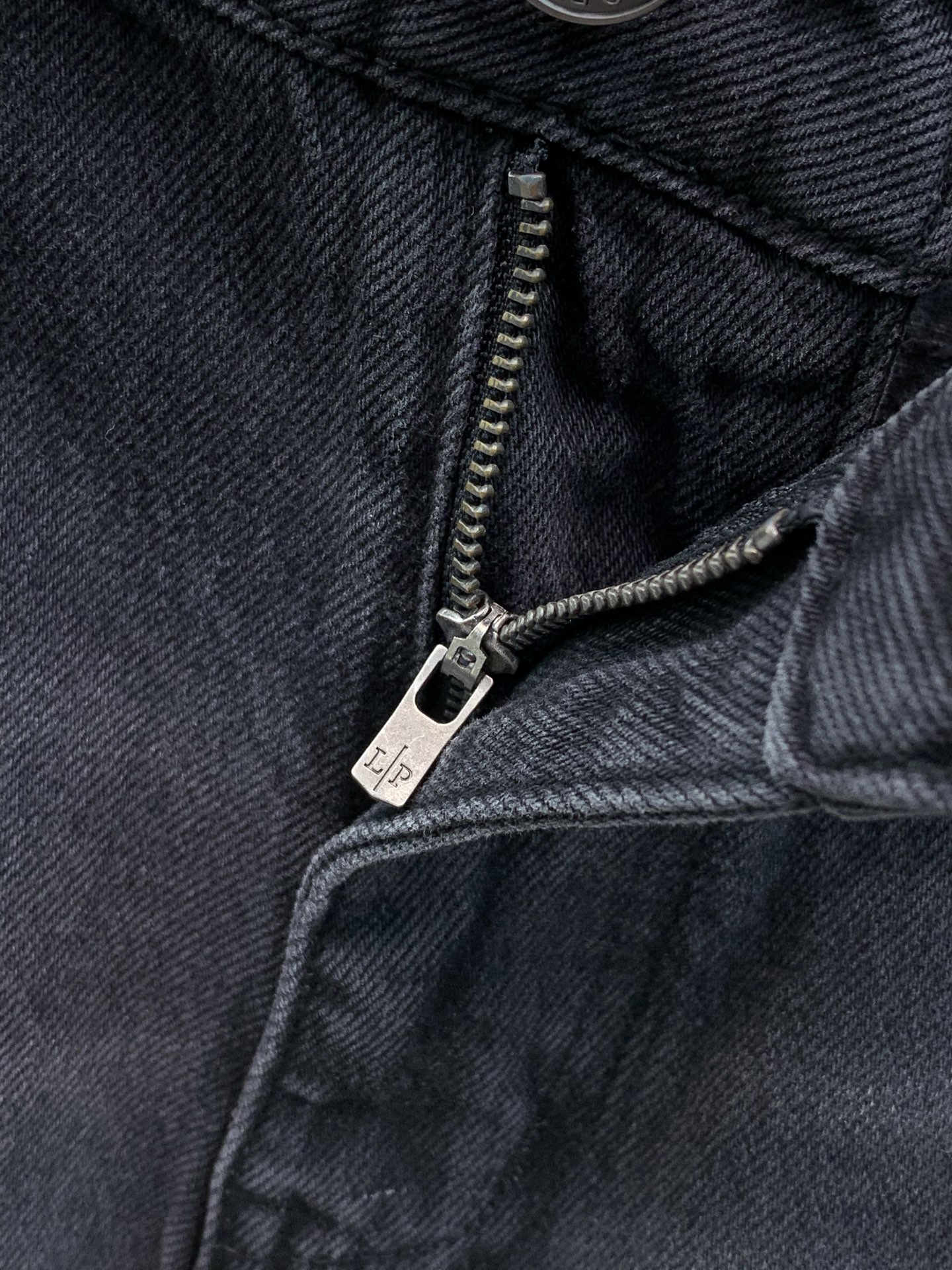，Loro piana(Loro Piana )，2026秋季最新品，专柜同步有售，原单狠货，时尚休闲牛仔裤，采用进口原