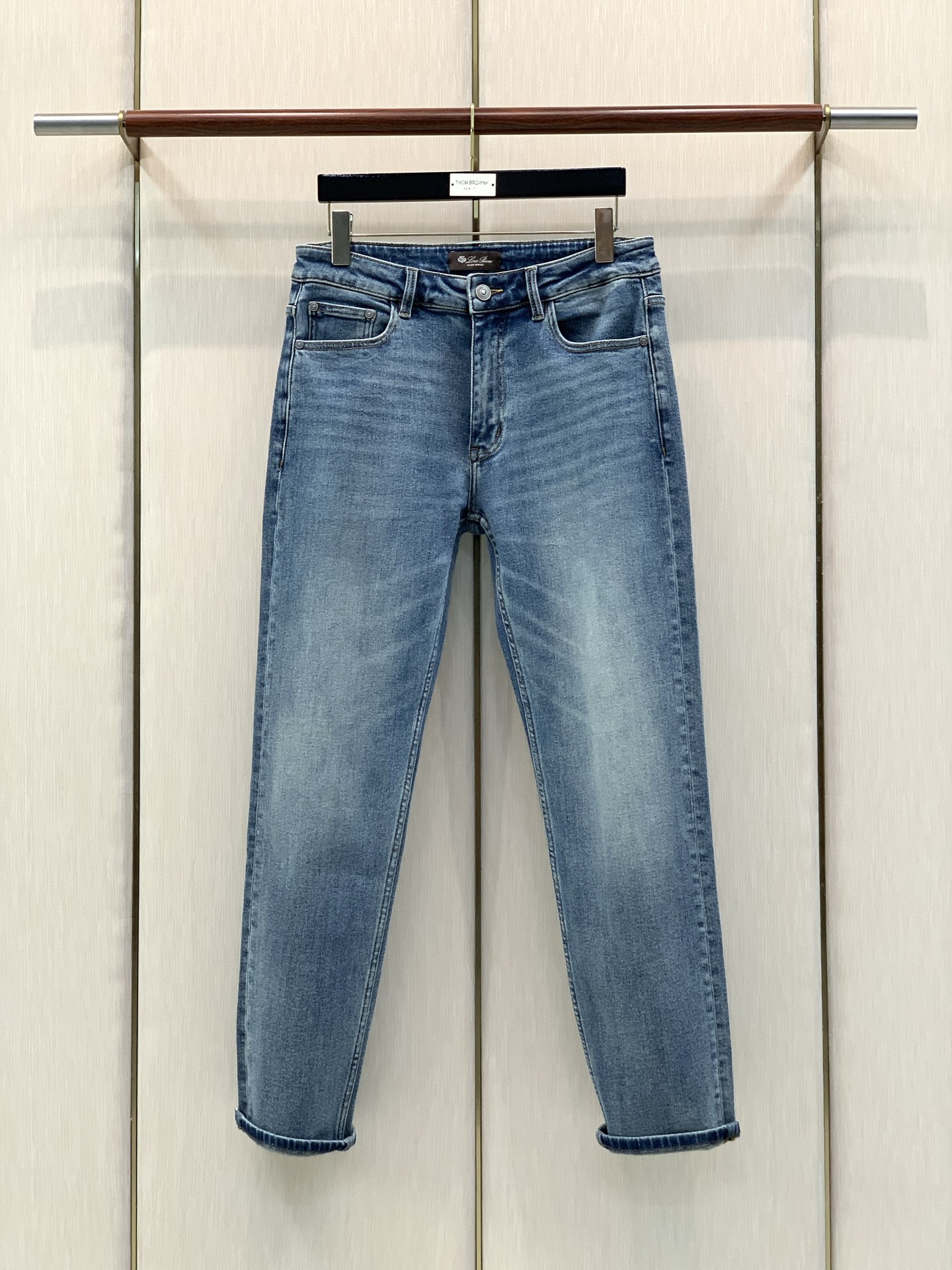 ，Loro piana(Loro Piana )，2026秋季最新品，专柜同步有售，原单狠货，时尚休闲牛仔裤，采用进口原