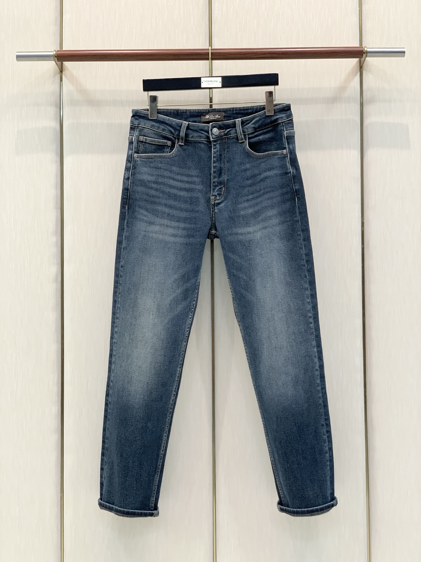 ，Loro piana(Loro Piana )，2026秋季最新品，专柜同步有售，原单狠货，时尚休闲牛仔裤，采用进口原
