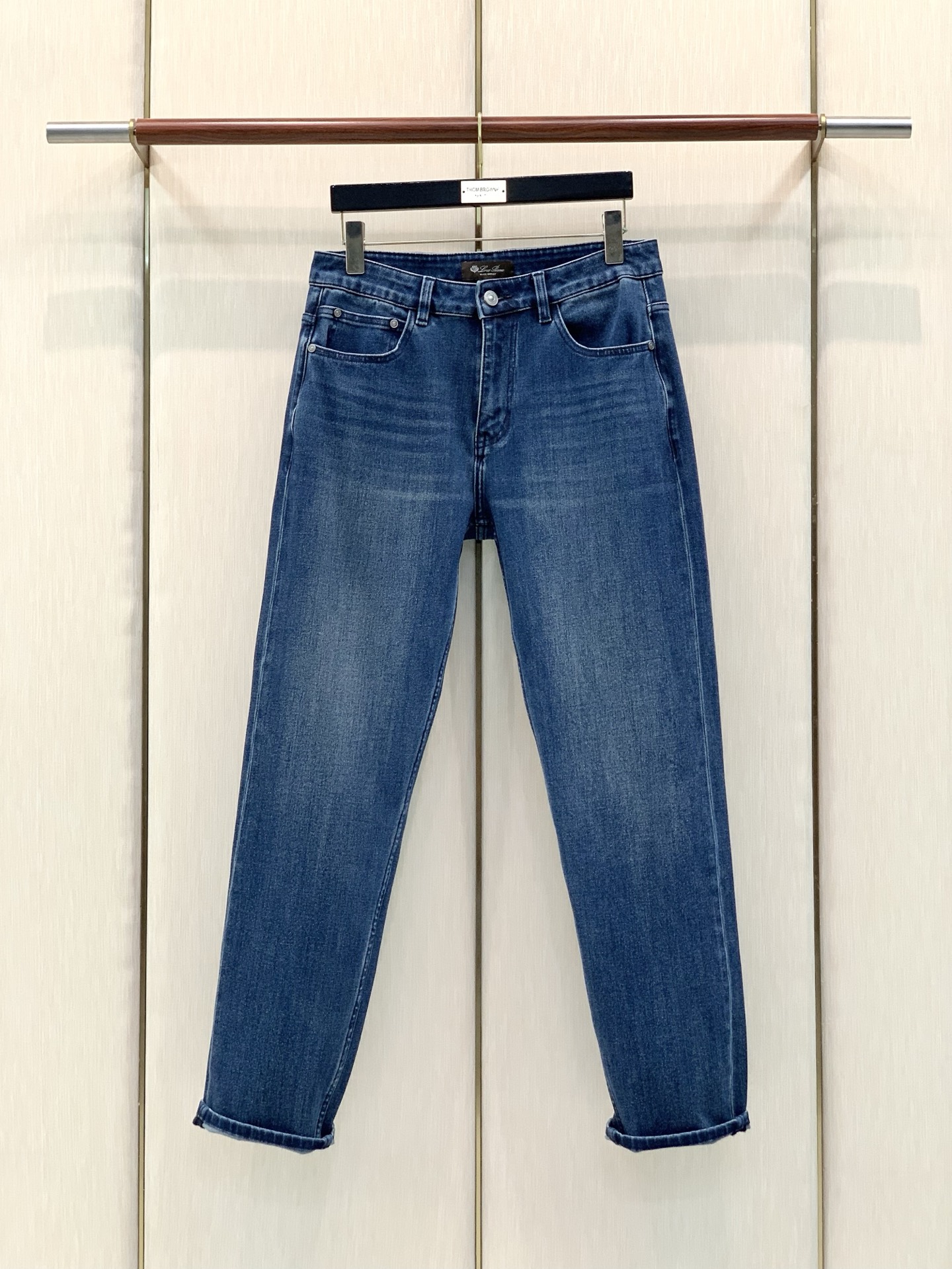 ，Loro piana(Loro Piana )，2026秋季最新品，专柜同步有售，原单狠货，时尚休闲牛仔裤，采用进口原