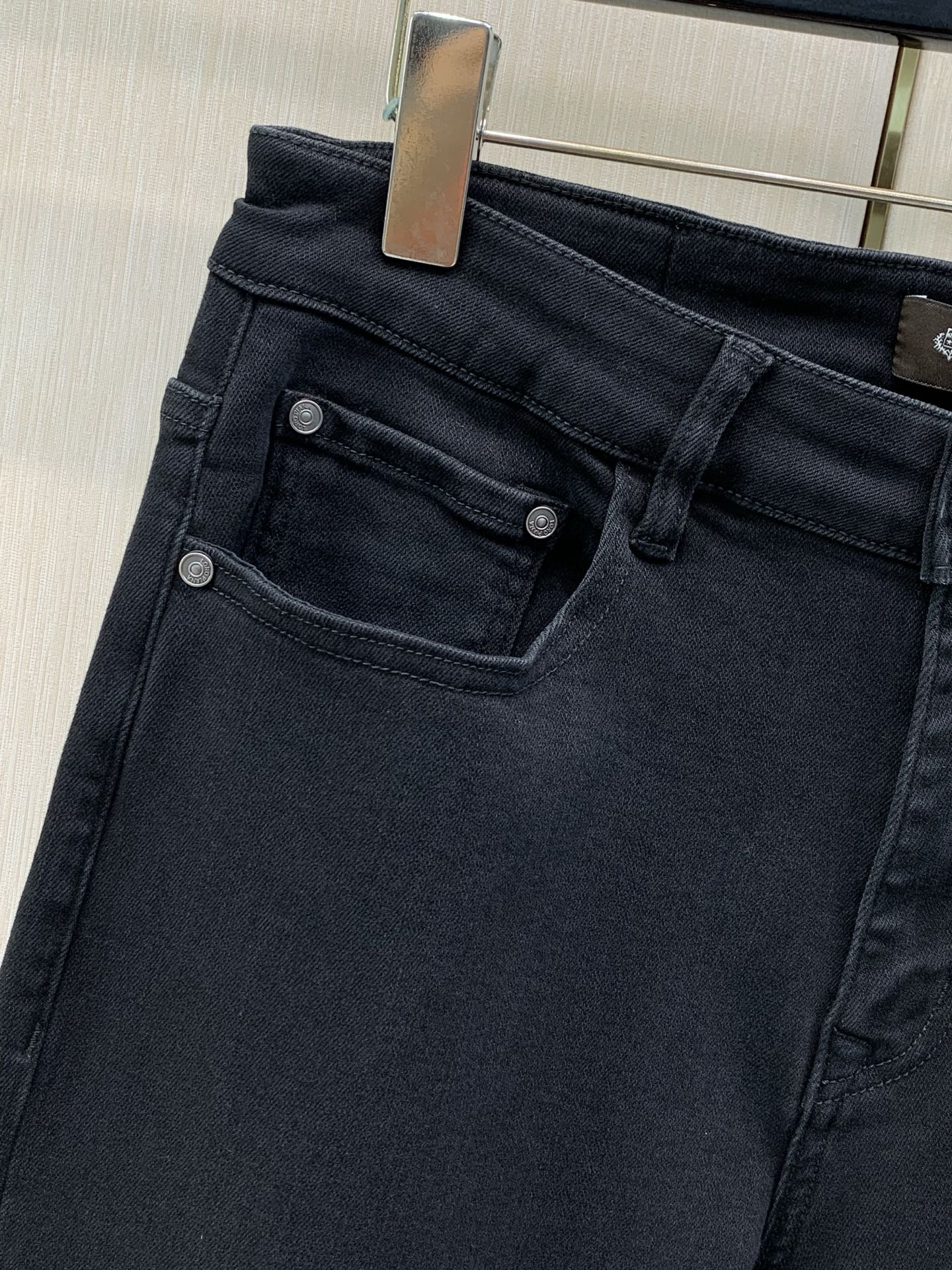 ，Loro piana(Loro Piana )，2026秋季最新品，专柜同步有售，原单狠货，时尚休闲牛仔裤，采用进口原