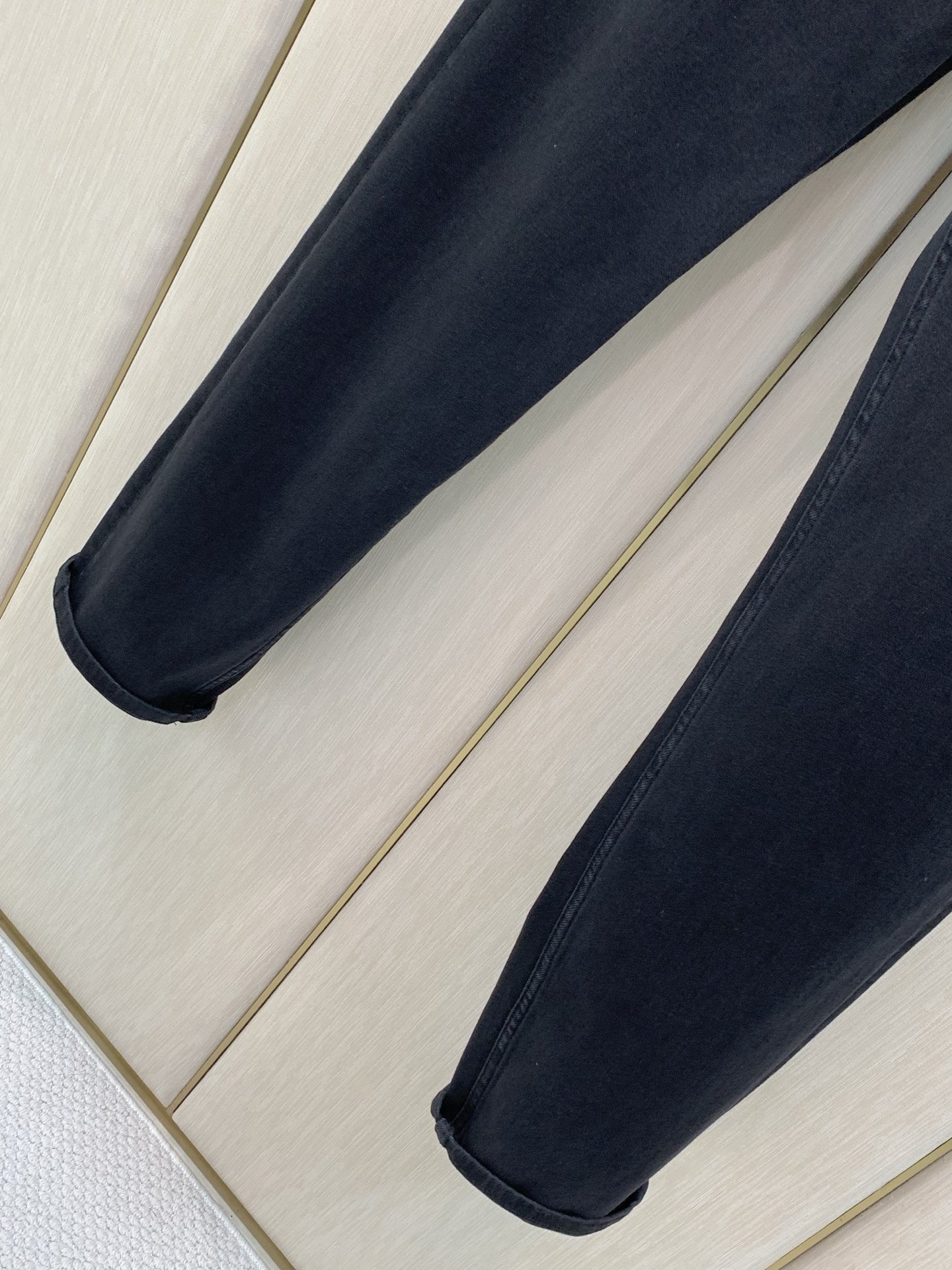 ，Loro piana(Loro Piana )，2026秋季最新品，专柜同步有售，原单狠货，时尚休闲牛仔裤，采用进口原