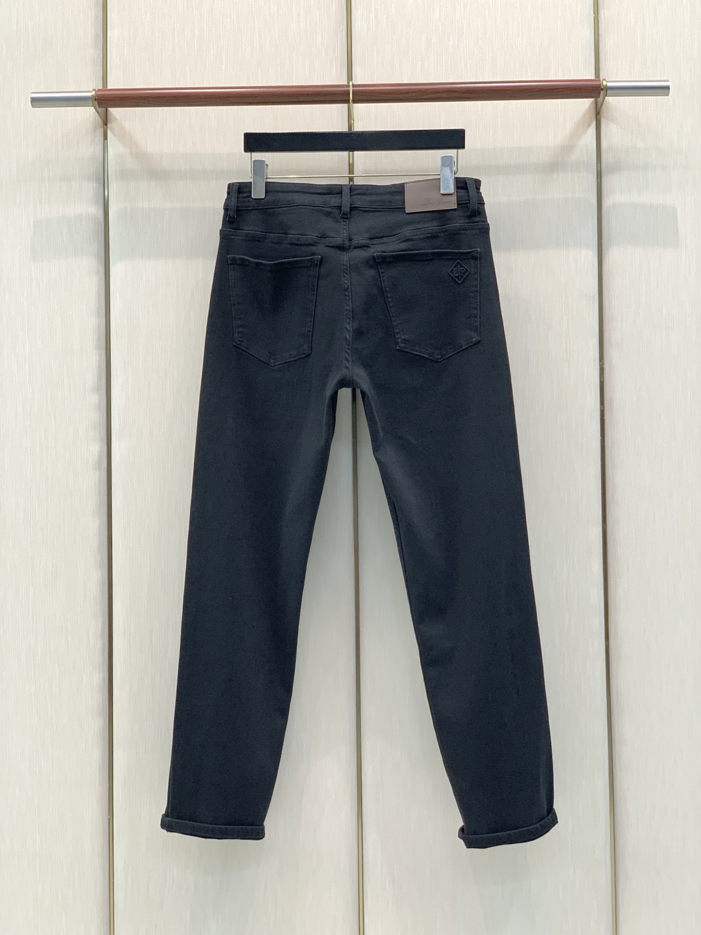 ，Loro piana(Loro Piana )，2026秋季最新品，专柜同步有售，原单狠货，时尚休闲牛仔裤，采用进口原