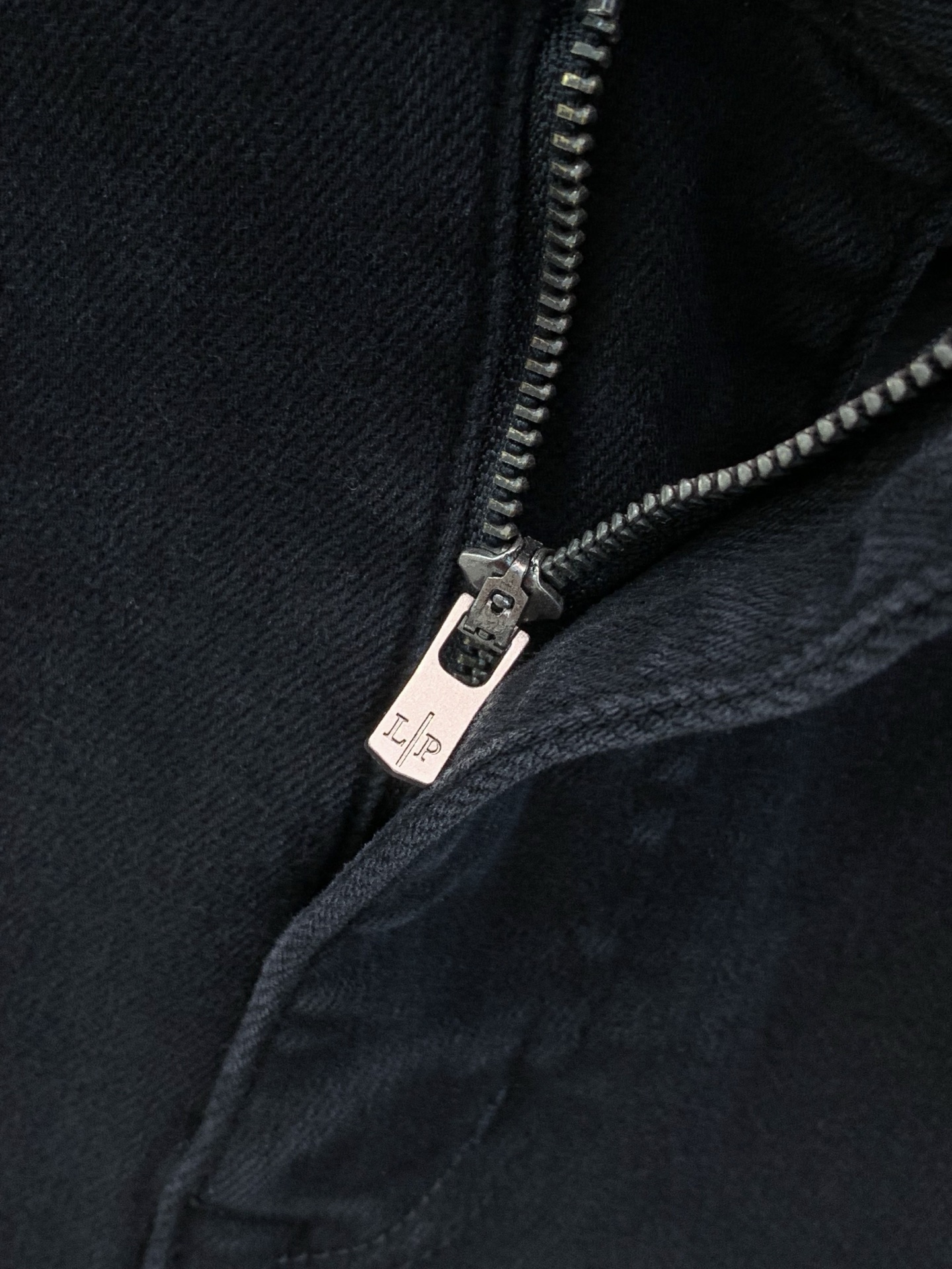 ，Loro piana(Loro Piana )，2026秋季最新品，专柜同步有售，原单狠货，时尚休闲牛仔裤，采用进口原