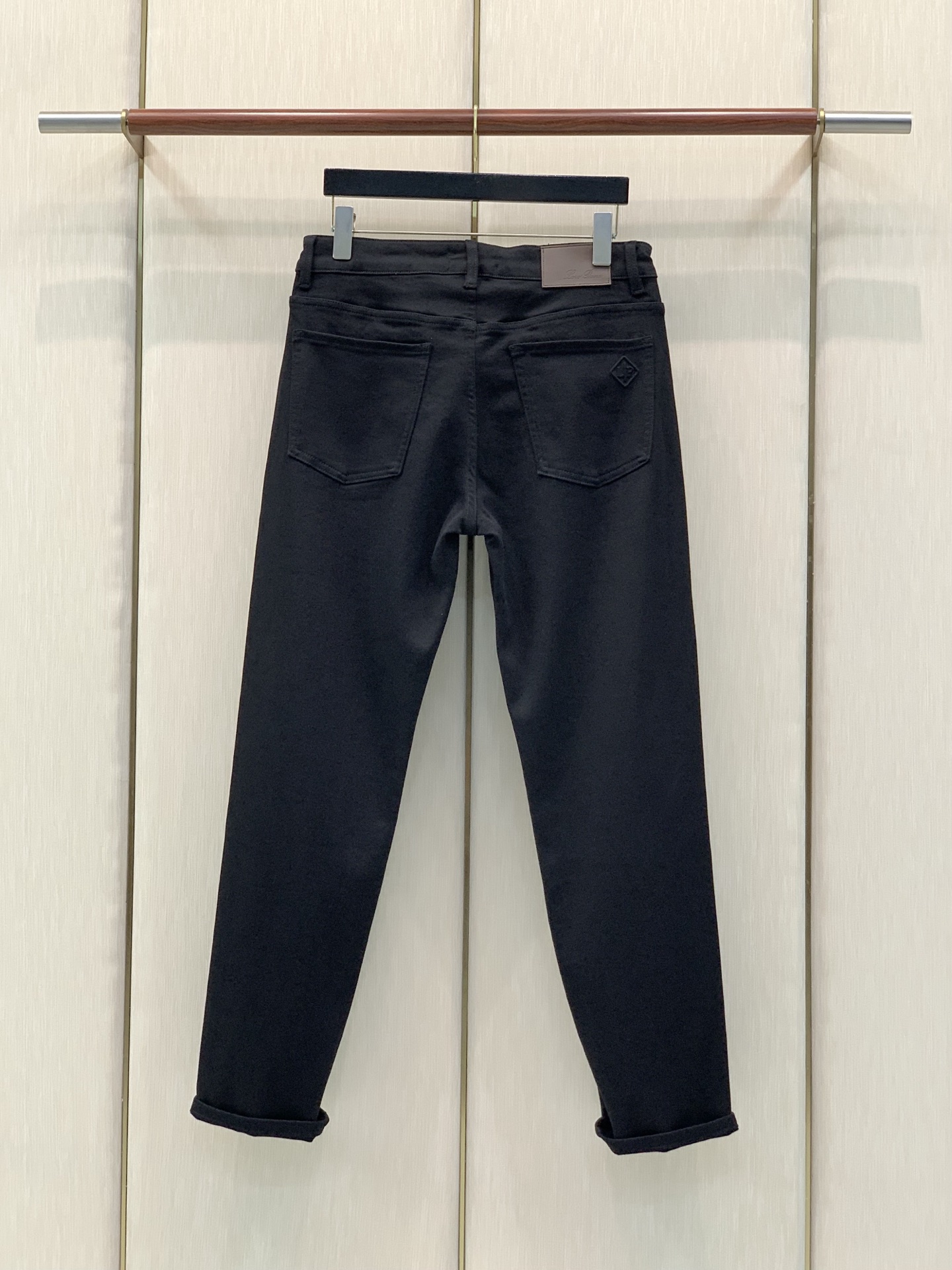 ，Loro piana(Loro Piana )，2026秋季最新品，专柜同步有售，原单狠货，时尚休闲牛仔裤，采用进口原