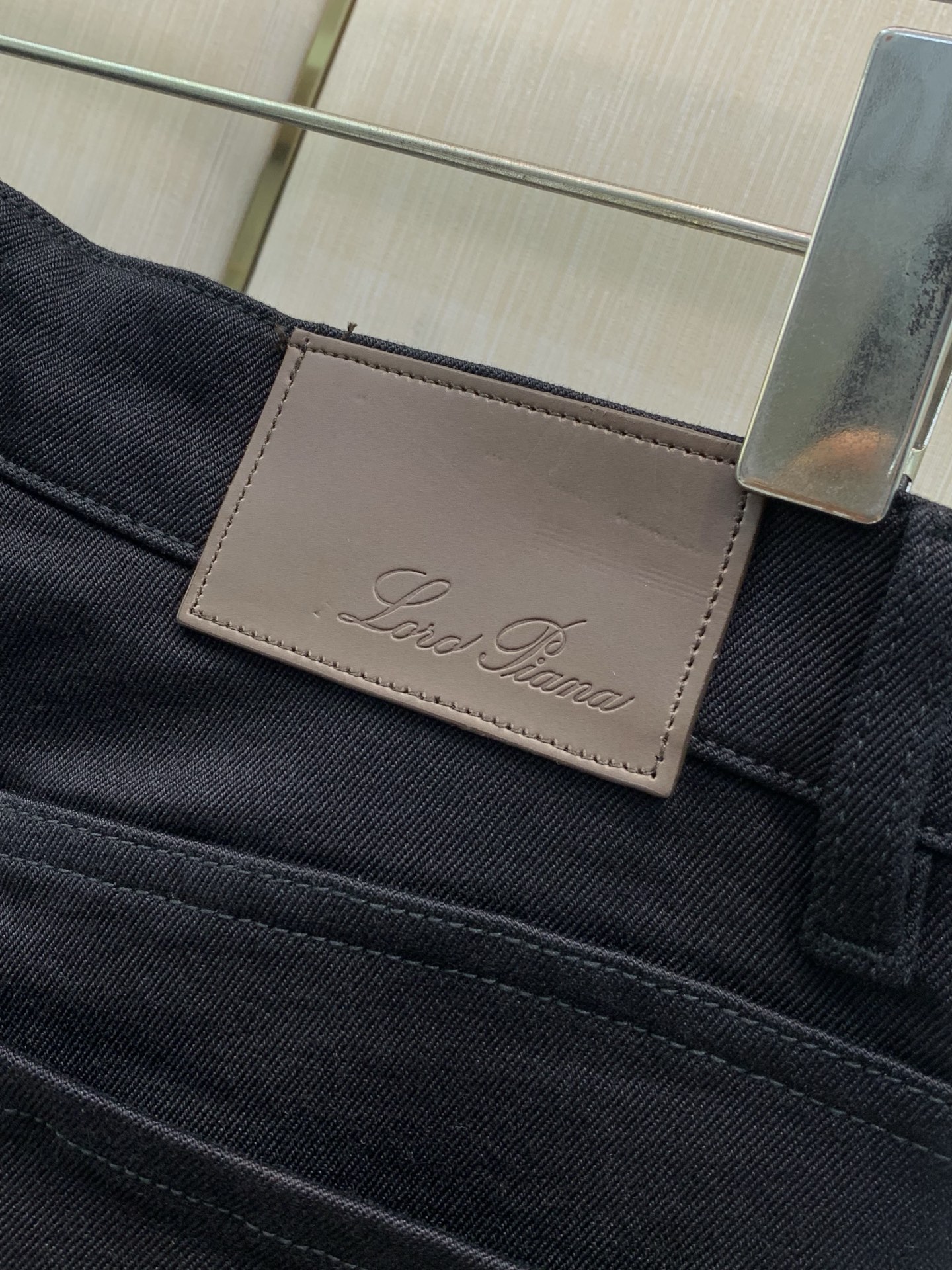 ，Loro piana(Loro Piana )，2026秋季最新品，专柜同步有售，原单狠货，时尚休闲牛仔裤，采用进口原