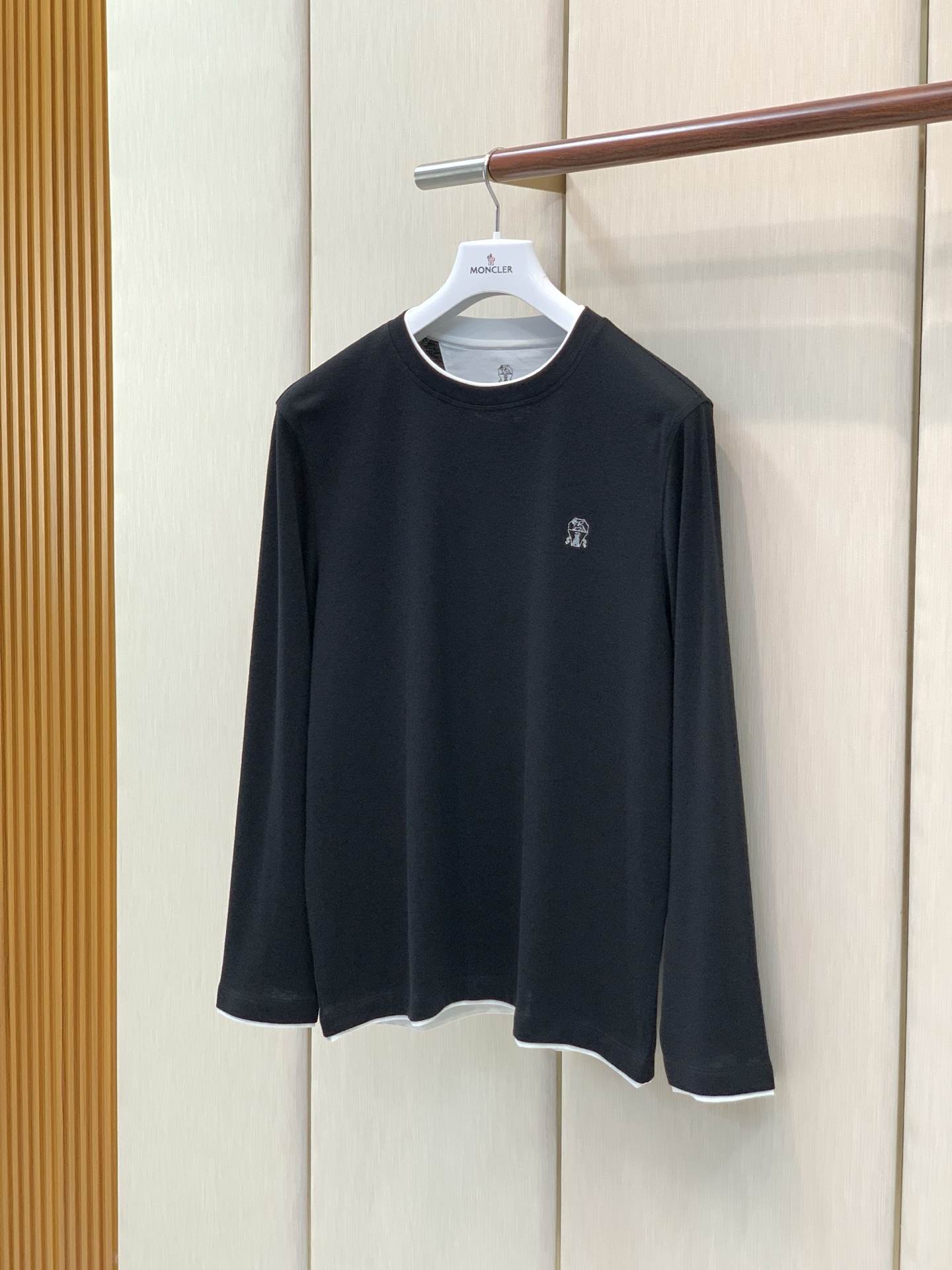 ，BRUNELLO CUCINELLI 意大利神狮，2026早秋最新品，专柜同步有售，原单狠货，时尚休闲圆领长袖T恤，采