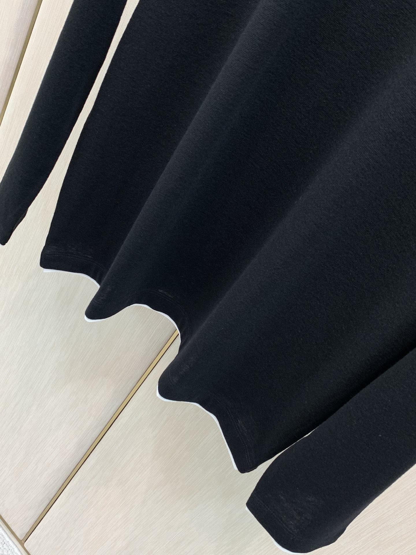 ，BRUNELLO CUCINELLI 意大利神狮，2026早秋最新品，专柜同步有售，原单狠货，时尚休闲圆领长袖T恤，采
