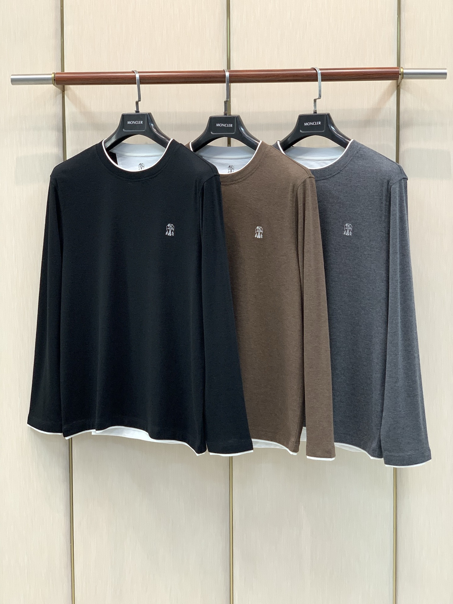 ，BRUNELLO CUCINELLI 意大利神狮，2026早秋最新品，专柜同步有售，原单狠货，时尚休闲圆领长袖T恤，采
