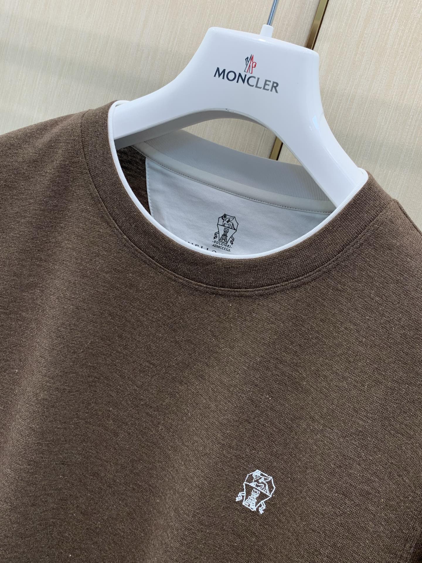 ，BRUNELLO CUCINELLI 意大利神狮，2026早秋最新品，专柜同步有售，原单狠货，时尚休闲圆领长袖T恤，采
